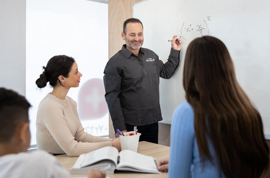 group-lesson-maths-male